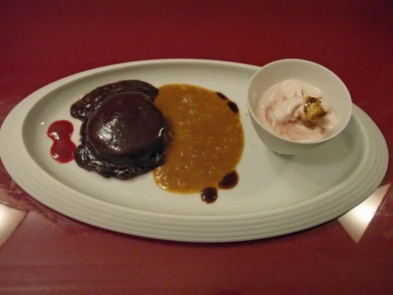 Rezept: Schokoladenmalheur mit Kombucha-Ingwer-Sorbet Schokoladenmalheur mit Kombucha-Ingwer-Sorbet - Rezept