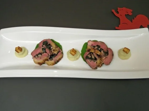 Rezept: Entenbrust mit Mangold-Füllung an Kartoffelwürfeln Entenbrust mit Mangold-Füllung an Kartoffelwürfeln - Rezept