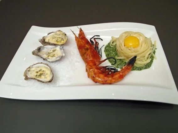 Tiefseegambas an getrüffeltem Nudelnest und gegrillten Austern - Rezept