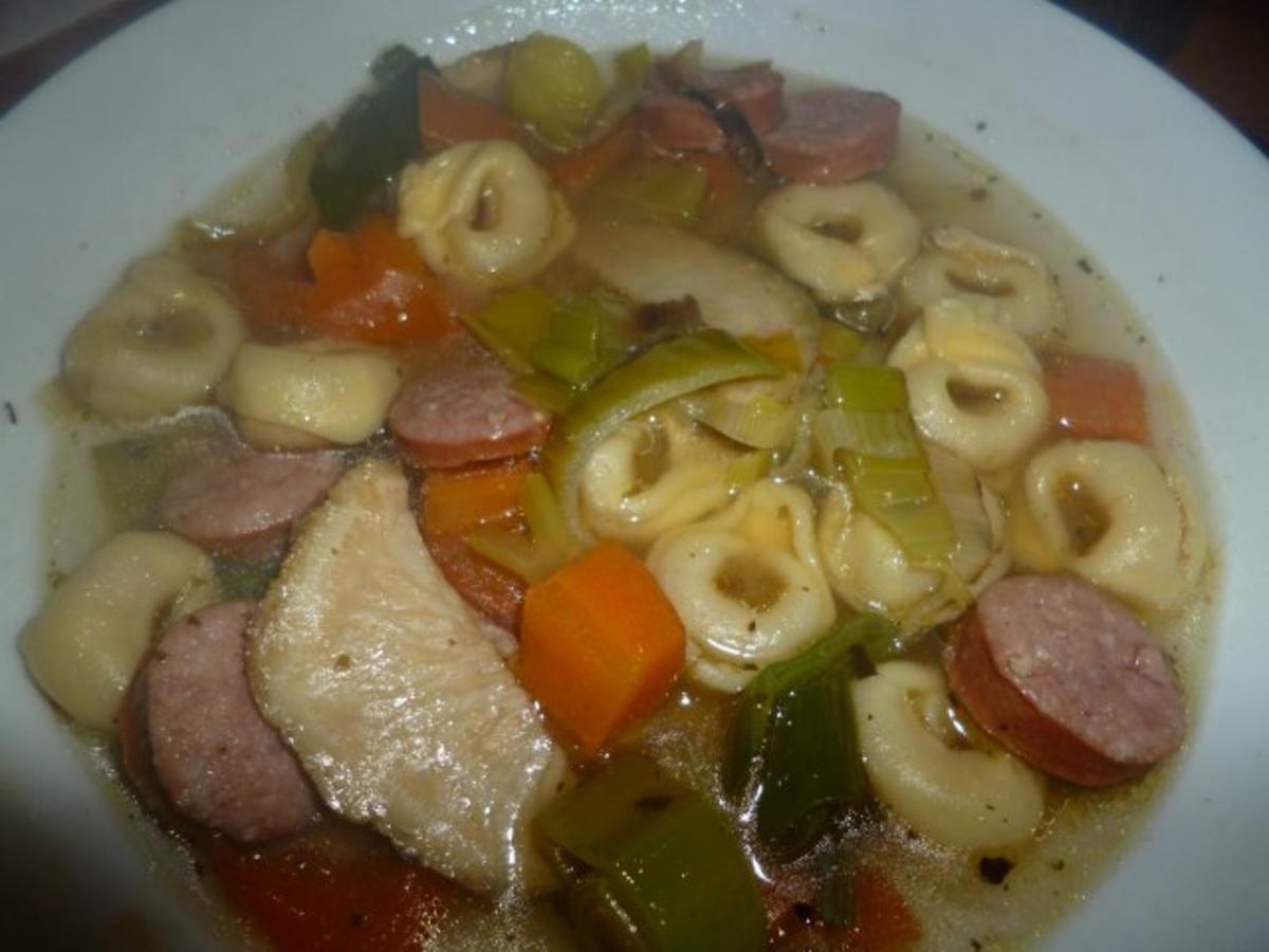 Gemüsesuppe mit Käsetortellini - Rezept