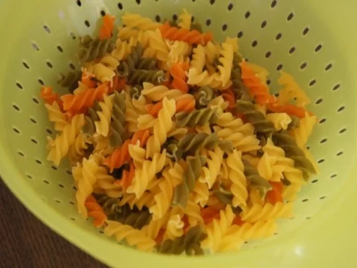 Pasta mit bunten Spiralnudeln - Rezept - Bild Nr. 3