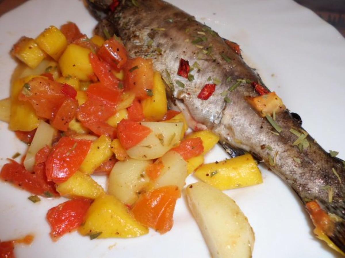 Fisch: Forelle mit Gemüse-Obst-Pfanne - Rezept