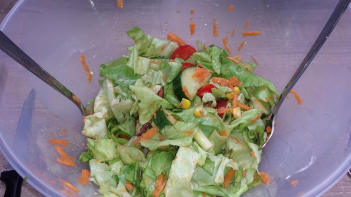 Bilder für Insalata Mista mit Pestodressing - Rezept