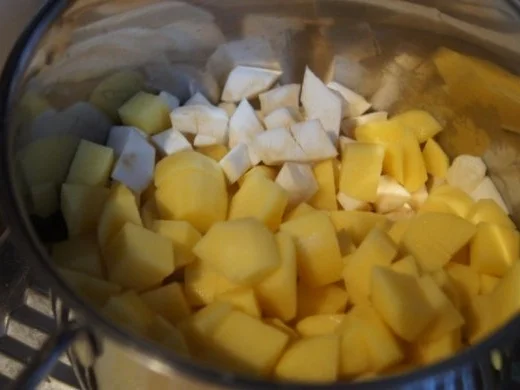 Rezept: Fischstäbchen mit Sahnewirsing und Sellerie-Kartoffelstampf Bild Nr. 9 Fischstäbchen mit Sahnewirsing und Sellerie-Kartoffelstampf - Rezept - Bild Nr. 9