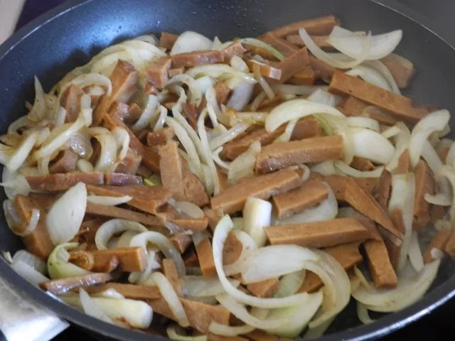 Zwiebel - Vleisch mit Majoran - Rezept