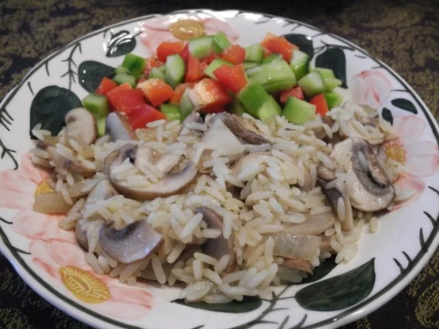 Champignong - Reis mit Gurken - Paprika - Salat - Rezept