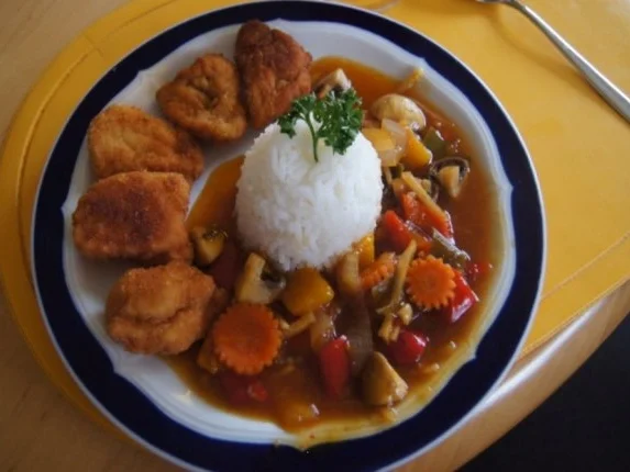 Chicken Nuggets mit Wokgemüse süß-sauer und Reis - Rezept
