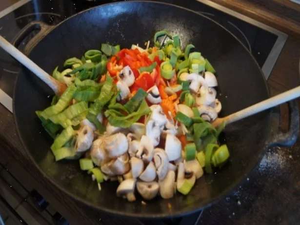 Chicken Nuggets mit Wokgemüse süß-sauer und Reis - Rezept - Bild Nr. 15