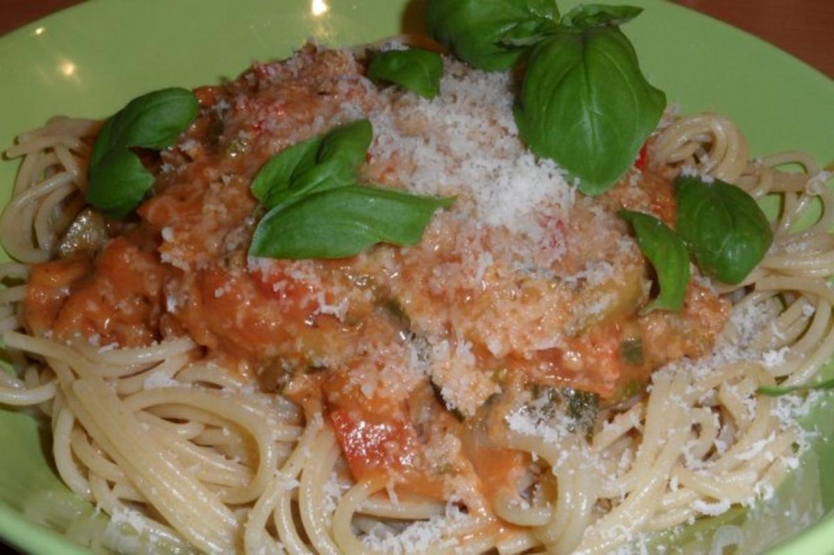 Pasta mit Gemüsesoße - Rezept mit Bild - kochbar.de