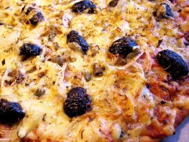 Pizza nach Art des Hauses - Rezept - Bild Nr. 4