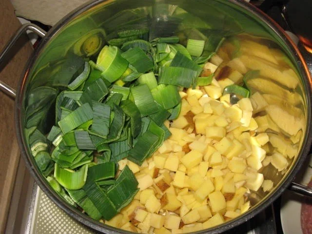 Rezept: Lauch Eintopf mit Mettklöschen Bild Nr. 3 Lauch Eintopf mit Mettklöschen - Rezept - Bild Nr. 3