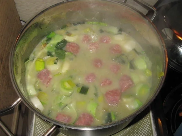 Rezept: Lauch Eintopf mit Mettklöschen Bild Nr. 8 Lauch Eintopf mit Mettklöschen - Rezept - Bild Nr. 8