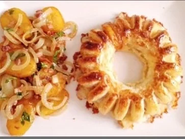 Chili Wiener im Cheddar Käse-Blätterteig-Mantel  aus dem Backofen und Bratkartoffeln dazu - Rezept - Bild Nr. 2