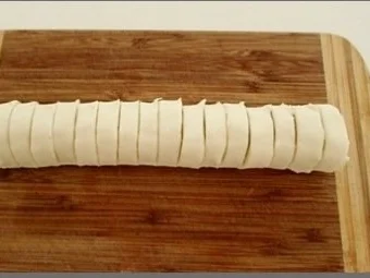 Chili Wiener im Cheddar Käse-Blätterteig-Mantel  aus dem Backofen und Bratkartoffeln dazu - Rezept - Bild Nr. 8