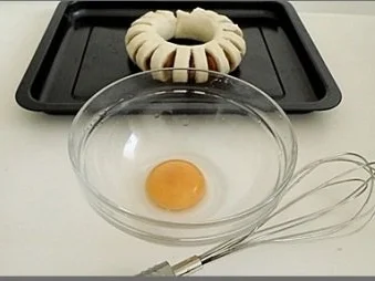 Chili Wiener im Cheddar Käse-Blätterteig-Mantel  aus dem Backofen und Bratkartoffeln dazu - Rezept - Bild Nr. 10