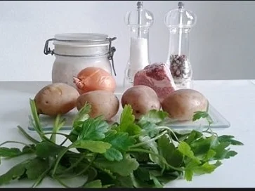 Chili Wiener im Cheddar Käse-Blätterteig-Mantel  aus dem Backofen und Bratkartoffeln dazu - Rezept - Bild Nr. 18