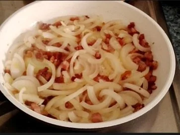 Chili Wiener im Cheddar Käse-Blätterteig-Mantel  aus dem Backofen und Bratkartoffeln dazu - Rezept - Bild Nr. 23