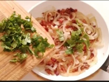 Chili Wiener im Cheddar Käse-Blätterteig-Mantel  aus dem Backofen und Bratkartoffeln dazu - Rezept - Bild Nr. 24