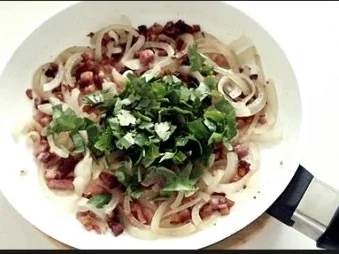 Chili Wiener im Cheddar Käse-Blätterteig-Mantel  aus dem Backofen und Bratkartoffeln dazu - Rezept - Bild Nr. 25