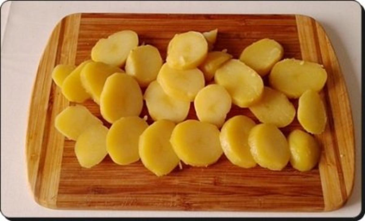 Chili Wiener im Cheddar Käse-Blätterteig-Mantel  aus dem Backofen und Bratkartoffeln dazu - Rezept - Bild Nr. 26