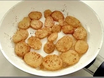 Chili Wiener im Cheddar Käse-Blätterteig-Mantel  aus dem Backofen und Bratkartoffeln dazu - Rezept - Bild Nr. 29