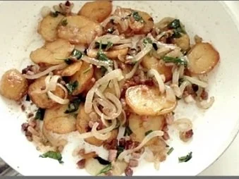 Chili Wiener im Cheddar Käse-Blätterteig-Mantel  aus dem Backofen und Bratkartoffeln dazu - Rezept - Bild Nr. 30