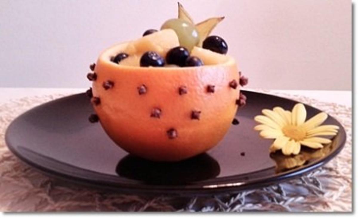 Aromatische „Orangen-Schüssel“ mit buntem Obst gefüllt - Rezept - Bild Nr. 2