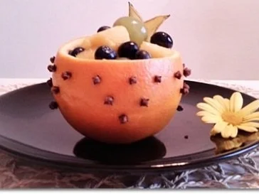 Aromatische „Orangen-Schüssel“ mit buntem Obst gefüllt - Rezept - Bild Nr. 2