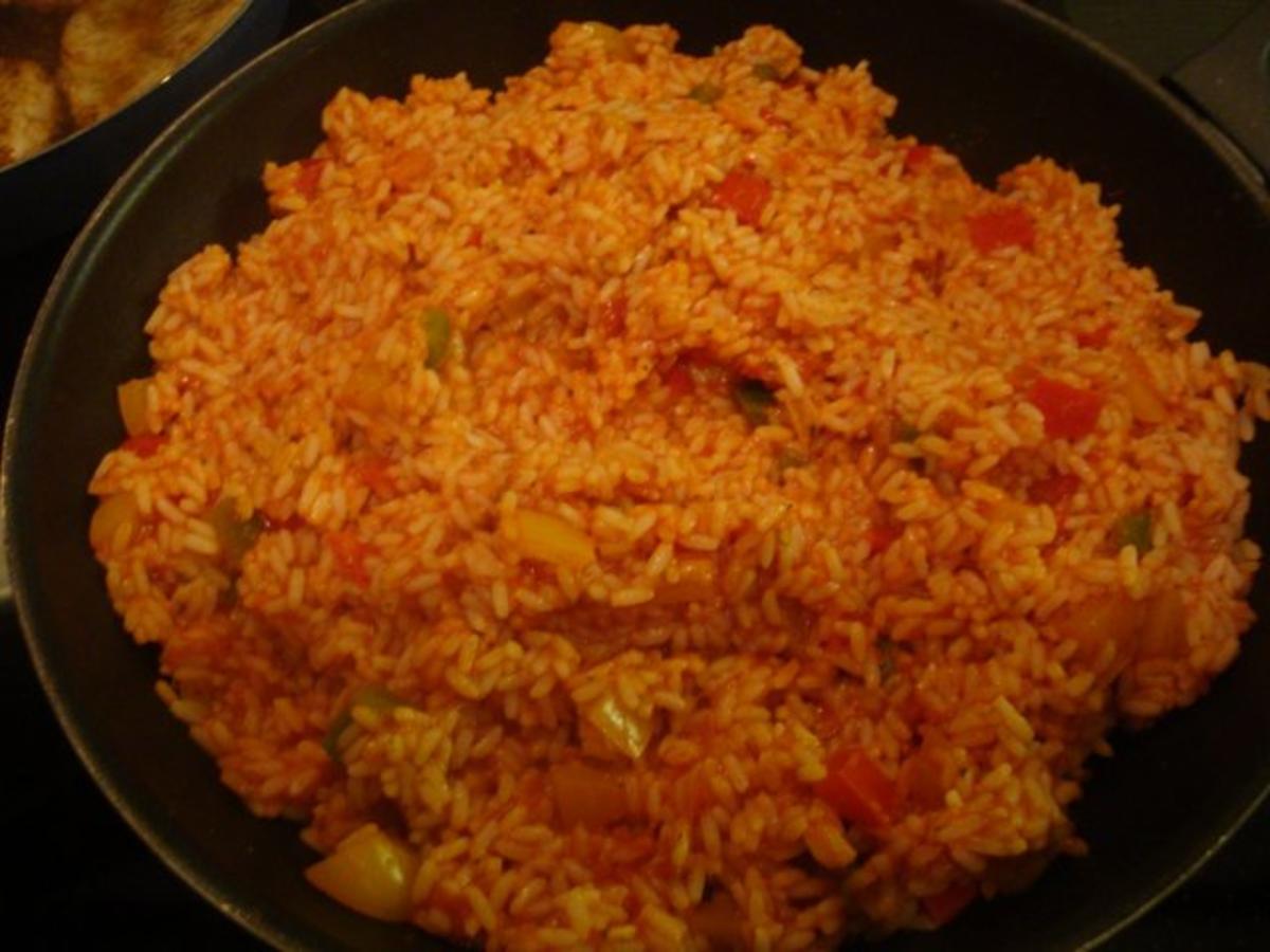 Tomaten-Paprika-Reis mit Minutensteaks und Kräuterbutter - Rezept - Bild Nr. 5