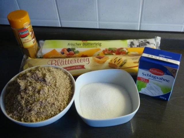 Blätterteigstangerl mit Nuss-Füllung - Rezept - Bild Nr. 2