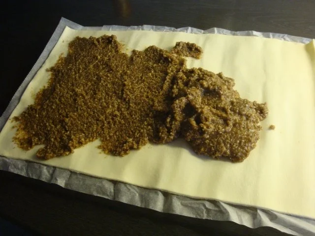 Blätterteigstangerl mit Nuss-Füllung - Rezept - Bild Nr. 3