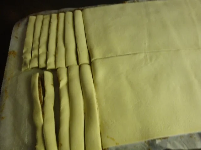 Blätterteigstangerl mit Nuss-Füllung - Rezept - Bild Nr. 4