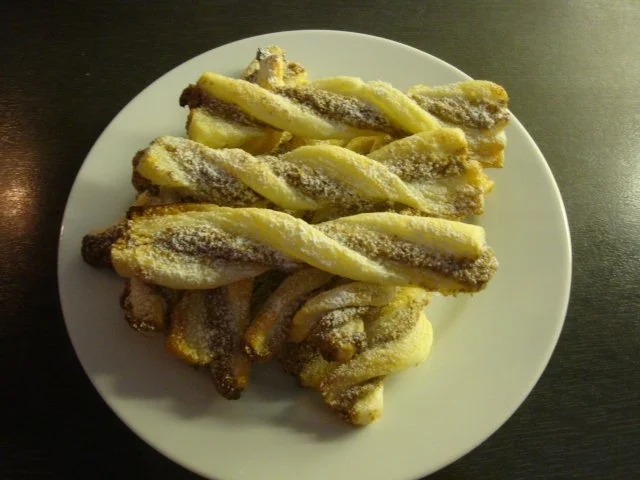 Blätterteigstangerl mit Nuss-Füllung - Rezept