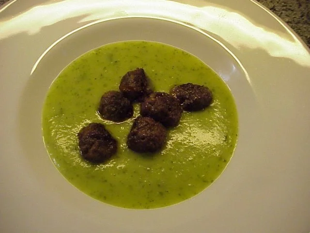 Zucchini-Kartoffel-Suppe mit Hackfleischbällchen - Rezept