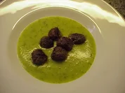 Zucchini-Kartoffel-Suppe mit Hackfleischbällchen - Rezept