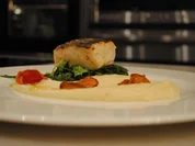 Winterkabeljau/ Selleriepürree/ ostfriesische Salzstangen/ Senfvinaigrette - Rezept