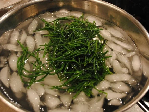 Winterkabeljau/ Selleriepürree/ ostfriesische Salzstangen/ Senfvinaigrette - Rezept - Bild Nr. 4