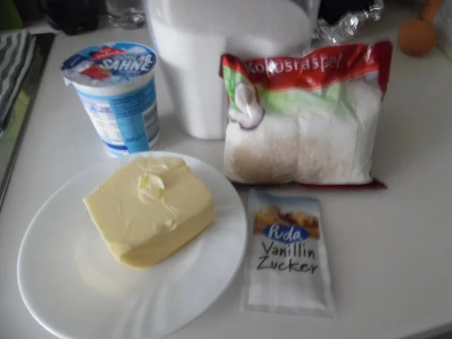 Rezept: Schneller Kokos-Kuchen vom Blech Bild Nr. 6 Schneller Kokos-Kuchen vom Blech - Rezept - Bild Nr. 6