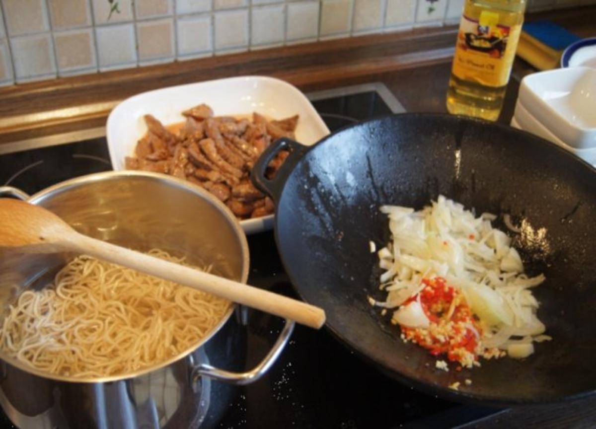 Rindfleisch-Nudel-Wok - Rezept - Bild Nr. 6