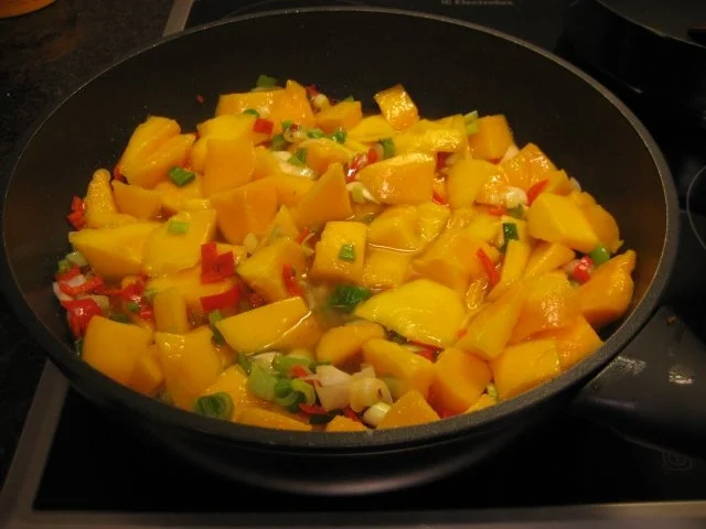 Rezept: Hähnchenwürfel mit Mango und Chili Bild Nr. 9 Hähnchenwürfel mit Mango und Chili - Rezept - Bild Nr. 9