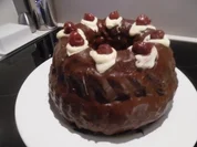 "Schwarzwälder-Kirsch" Gugelhupf - Rezept