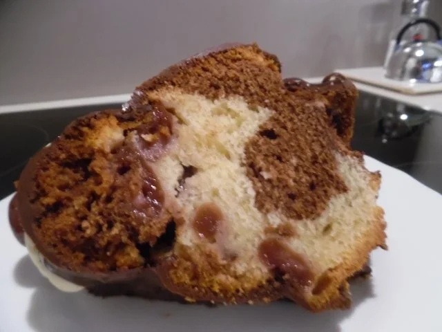 Rezept: "Schwarzwälder-Kirsch" Gugelhupf Bild Nr. 3 "Schwarzwälder-Kirsch" Gugelhupf - Rezept - Bild Nr. 3