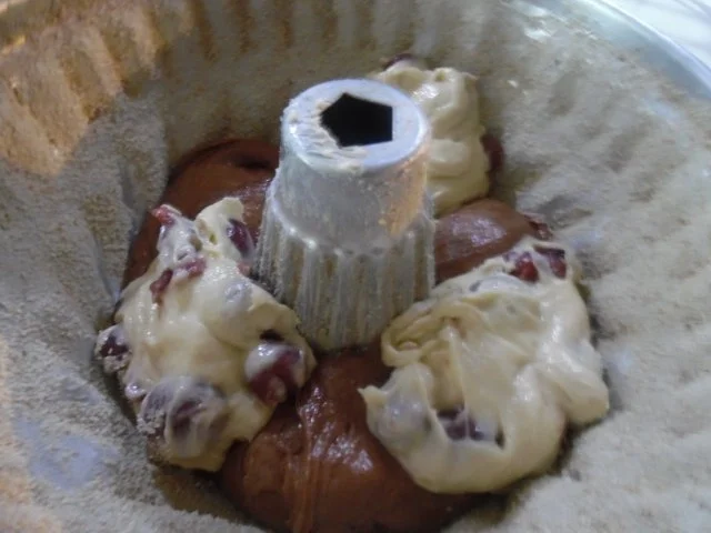 Rezept: "Schwarzwälder-Kirsch" Gugelhupf Bild Nr. 5 "Schwarzwälder-Kirsch" Gugelhupf - Rezept - Bild Nr. 5