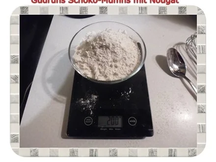 Rezept: Muffins: Schokomuffins mit Nougat Bild Nr. 3 Muffins: Schokomuffins mit Nougat - Rezept - Bild Nr. 3