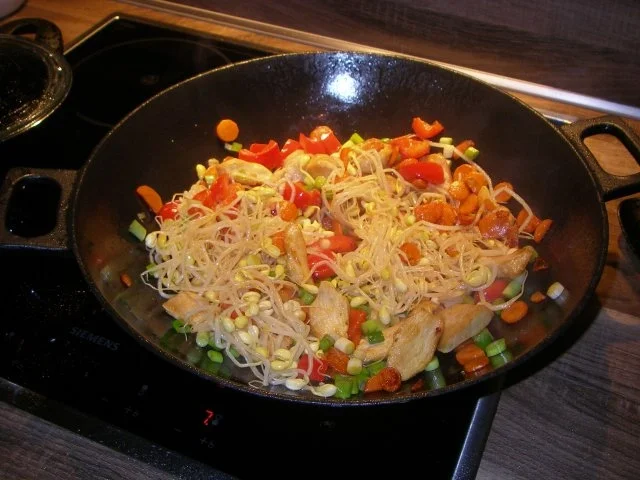 Rezept: Gemüse und Huhn aus dem Wok Bild Nr. 4 Gemüse und Huhn aus dem Wok - Rezept - Bild Nr. 4