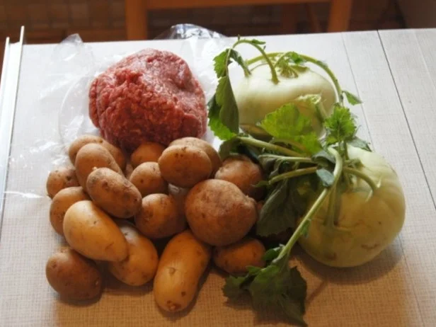 Rindermettsteak mit Sahne-Kohlrabi und Kartoffelstampf - Rezept - Bild Nr. 2