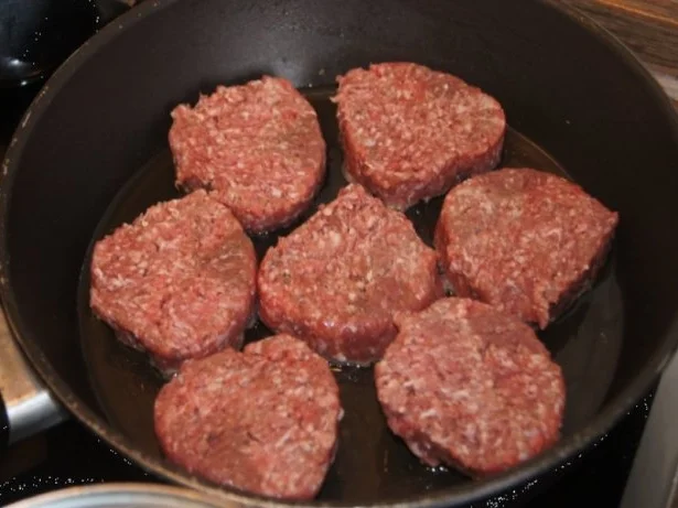 Rindermettsteak mit Sahne-Kohlrabi und Kartoffelstampf - Rezept - Bild Nr. 7