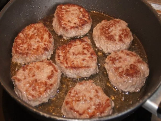Rindermettsteak mit Sahne-Kohlrabi und Kartoffelstampf - Rezept - Bild Nr. 8