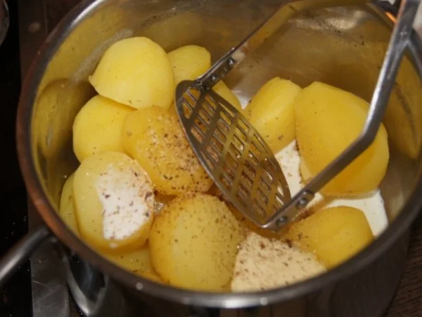 Rindermettsteak mit Sahne-Kohlrabi und Kartoffelstampf - Rezept - Bild Nr. 16