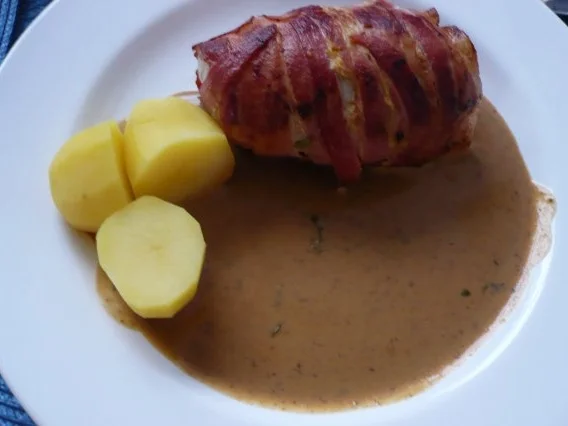 Rezept: Schweinefilet im Speckmantel mit Senf - Sahne -Sauce Schweinefilet im Speckmantel mit Senf - Sahne -Sauce - Rezept
